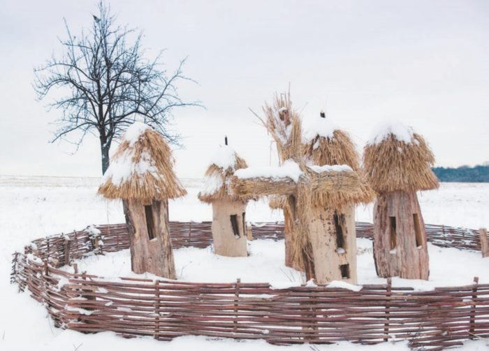 Пасека с колодами